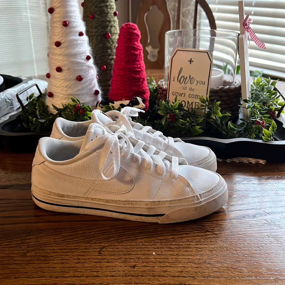 Nike tennis shoes